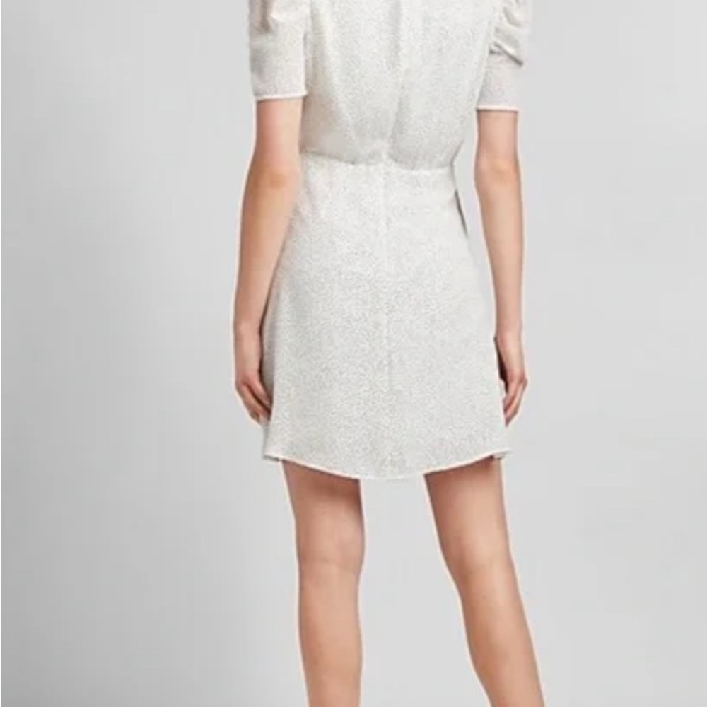 Elegant White Puff Sleeve Dress - Picture 2 of 4